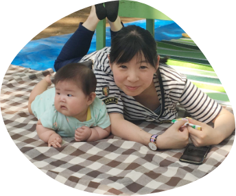 ママと一緒の赤ちゃん